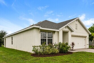 31 NE 9th Pl in Cape Coral, FL - Building Photo - Building Photo