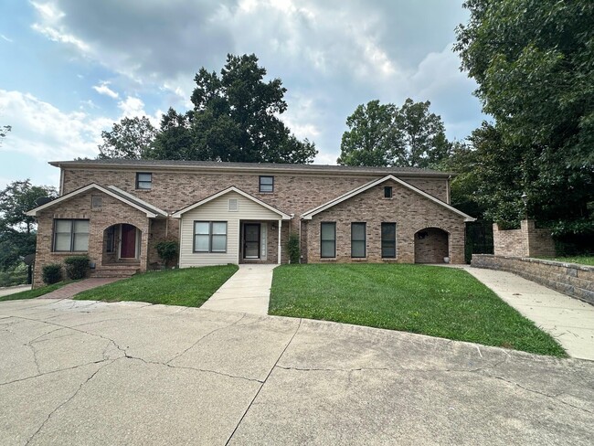 property at 3505 Lakeside Ct