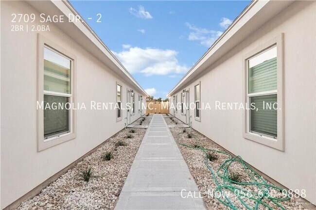 2709 Sage Dr, Unit 2 in Weslaco, TX - Building Photo - Building Photo