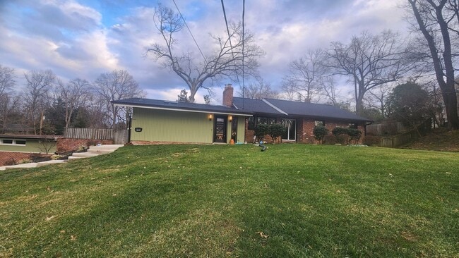 7609 Woodridge Cir in Alexandria, VA - Building Photo - Building Photo