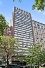 2144 N Lincoln Park W, Unit 14C in Chicago, IL - Foto de edificio - Building Photo