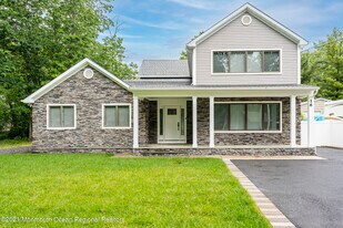 16 Cypress Ave in Jackson Township, NJ - Building Photo