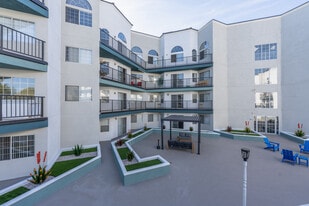 Saxon in Las Vegas, NV - Building Photo