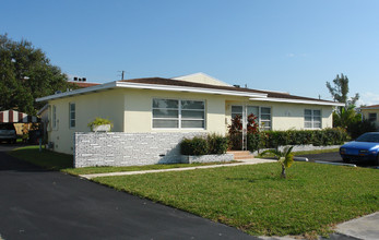 2525 Pierce St in Hollywood, FL - Building Photo - Building Photo