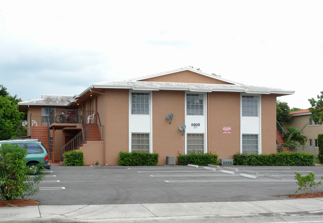 8303 W Sample Rd in Coral Springs, FL - Building Photo