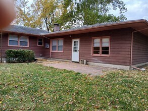 217 Maplewood Dr in Sycamore, IL - Foto de edificio - Building Photo