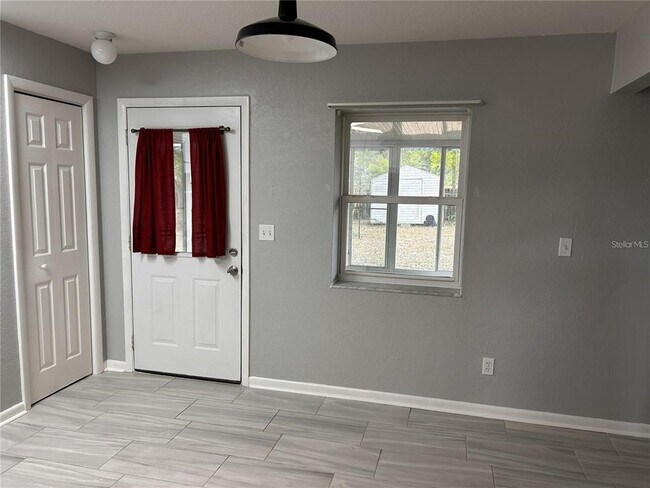 911 NW 4th Ave in Chiefland, FL - Building Photo - Building Photo