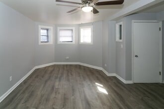 902 W Montrose Ave, Unit A00C in Chicago, IL - Building Photo - Building Photo