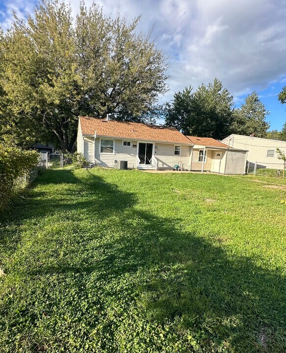 1444 Dodge St in Le Claire, IA - Building Photo