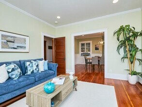 12 White Ave, Unit 3 in Chestnut Hill, MA - Building Photo - Building Photo