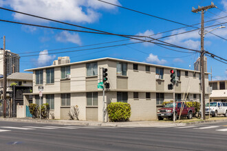 746 McCully St in Honolulu, HI - Building Photo - Primary Photo