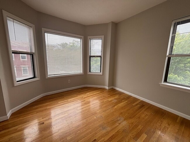 566 Beach in Revere, MA - Foto de edificio - Building Photo