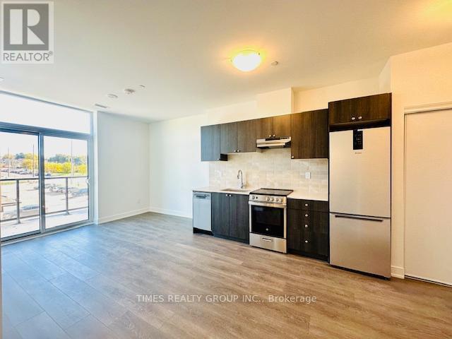 715 Davis Dr in Newmarket, ON - Building Photo