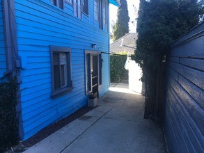 2284 Cove Ave in Los Angeles, CA - Building Photo - Building Photo