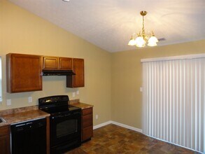 1046 Mosswood Cir in Franklin, IN - Building Photo - Building Photo