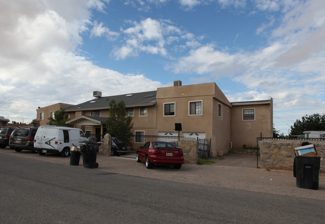 14940 Whitetail Deer in El Paso, TX - Foto de edificio - Building Photo