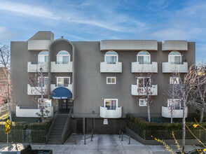 Highland Villas Apartments in Los Angeles, CA - Foto de edificio - Building Photo