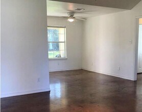 90 County Rd 2269 in Cleveland, TX - Building Photo - Building Photo