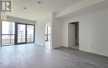 2 Erskine Rd in Mississauga, ON - Building Photo - Building Photo