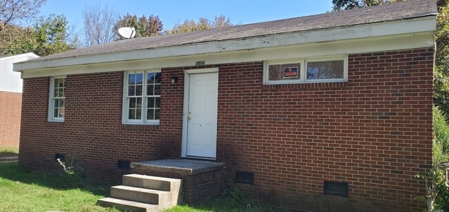 property at 1506 Woodmere Dr