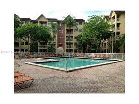 8343 Lake Dr in Doral, FL - Building Photo