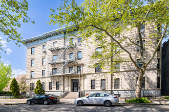 177 Kingston Ave in Brooklyn, NY - Foto de edificio - Building Photo