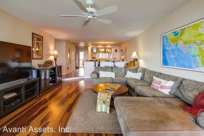 239 S Helix Ave-Unit -#9 in Solana Beach, CA - Foto de edificio - Building Photo