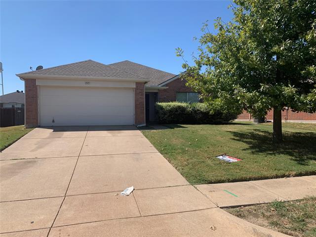 1517 Waters Edge Dr in Glenn Heights, TX - Building Photo