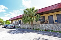 Garden Del Rey Apartments in Tampa, FL - Foto de edificio - Building Photo