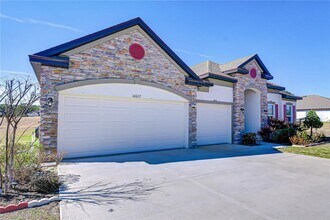 10027 Dolphin Gull Cir in Thonotosassa, FL - Building Photo - Building Photo