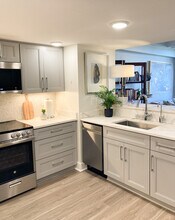 14 Lockwood Dr, Unit 3B in Charleston, SC - Building Photo - Building Photo