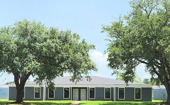2502 Oak Park Blvd in Lake Charles, LA - Building Photo