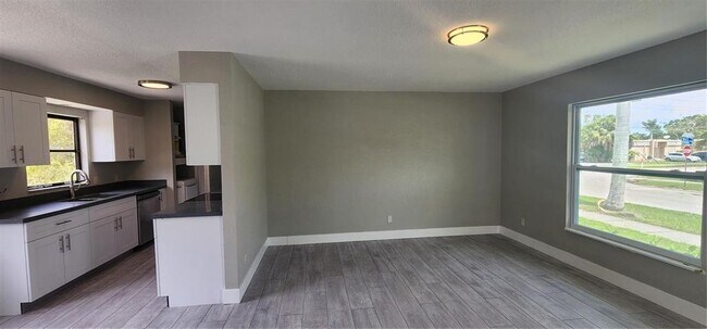 541 E Virginia Ave in Punta Gorda, FL - Building Photo - Building Photo