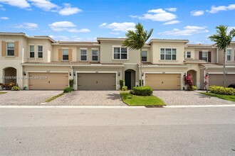 1283 Eucalyptus Dr in Hollywood, FL - Foto de edificio - Building Photo