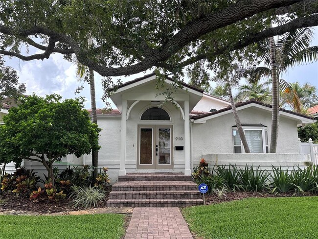 property at 910 Brightwaters Blvd NE