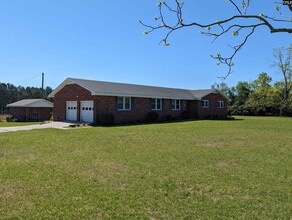 137 Horses Neck Rd in Swansea, SC - Building Photo - Building Photo