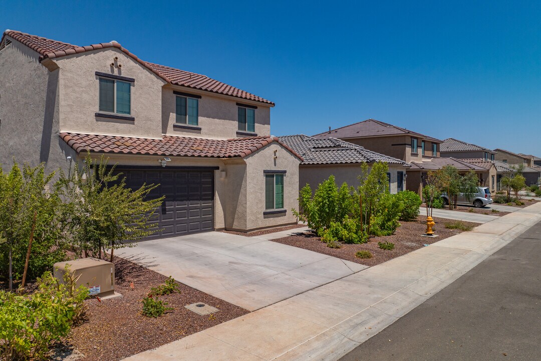 Copper Falls in Buckeye, AZ - Building Photo