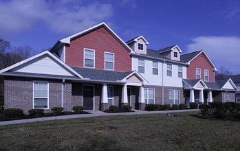 Hillside Towns Apartments in Oak Ridge, TN - Building Photo - Building Photo