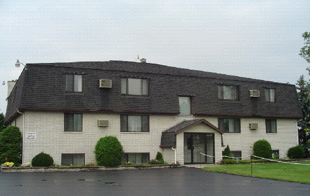 7282 Shawnee Rd in North Tonawanda, NY - Building Photo