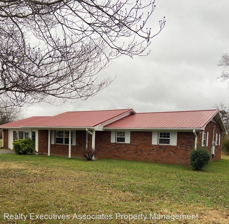 122 Colonial Cir in Seymour, TN - Foto de edificio