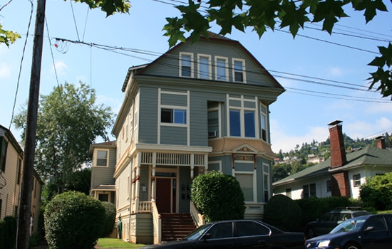 Savier Street Apartments in Portland, OR - Building Photo