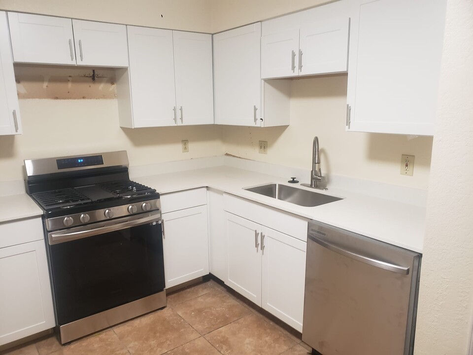 12113 Menaul Blvd NE, Unit B in Albuquerque, NM - Building Photo