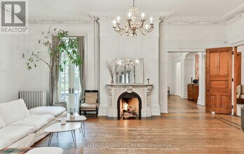 4 Wellesley Pl in Toronto, ON - Building Photo - Building Photo