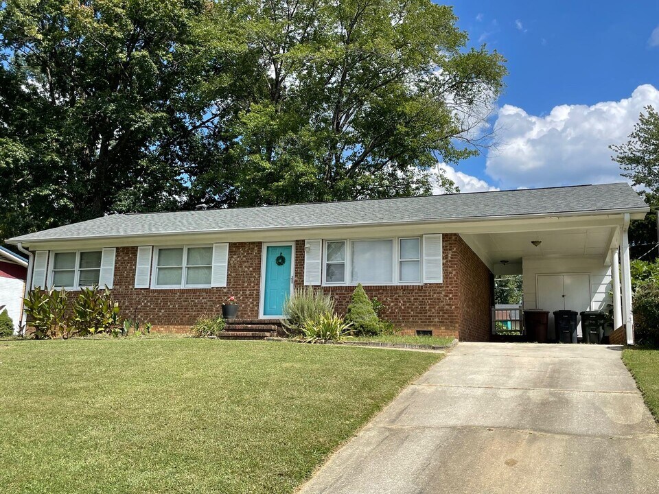 4201 Sacramento Dr in Greensboro, NC - Building Photo