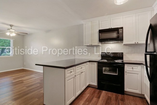 2467 Brownlee St-Unit -8 in Baton Rouge, LA - Foto de edificio - Building Photo