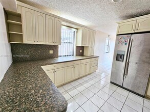 4596 E 8th Ct in Hialeah, FL - Building Photo - Building Photo