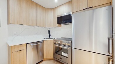 32-57-57 38th St in Queens, NY - Building Photo - Building Photo