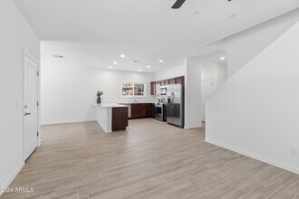 2842 E Tracy Ln in Phoenix, AZ - Building Photo - Building Photo