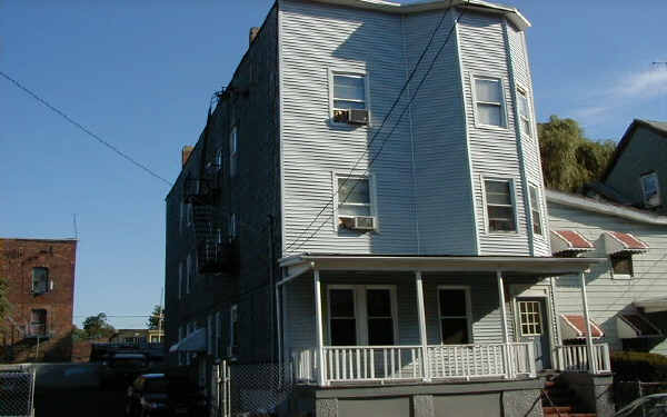 113 Godwin Ave in Paterson, NJ - Building Photo