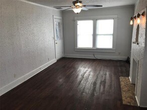 813 W Eighth St in Dallas, TX - Building Photo - Building Photo